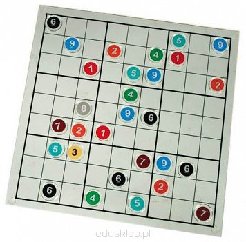 Szklana plansza do gry w sudoku ze szklanymi kamyczkami oznaczonymi cyframi. Eleganckie wydanie gry, które spodoba się każdemu amatorowi sudoku.