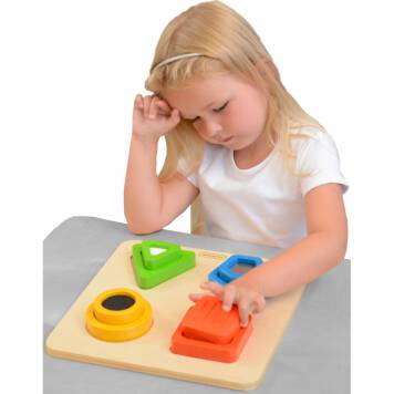 Fantastyczna drewniana zabawka Masterkidz, która pomoże rozwinąć zmysł dotyku Twojego dziecka.