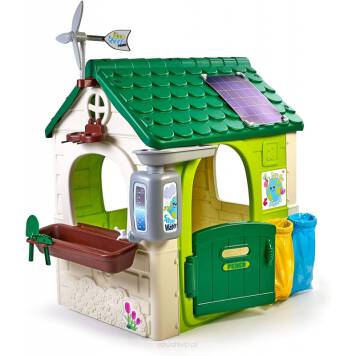 Domek Eco zawiera karmnik, kosze do segregacji odpadów oraz imitację panelu słonecznego.