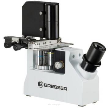 Mikroskop terenowy BRESSER XPD-101 to niezwykle kompaktowy mikroskop z kontrastem fazowym. Jest on wyposażony w 3 standardowe obiektywy, które zapewniają powiększenia 40x, 100x i 400x. Niewielkie rozmiary sprawiają, że mikroskop mieści się w bagażu podręcznym. Dzięki modułowej budowie można bez użycia narzędzi zdemontować oświetlenie i stolik krzyżowy sprawiając, że mikroskop będzie jeszcze mniejszy i jeszcze bardziej mobilny.