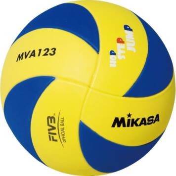 Piłka do siatkówki Mikasa MVA 123 wyprodukowano specjalnie z myślą o początkujących graczach.